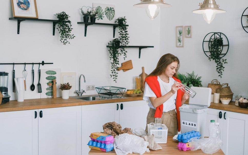 Reusing a tyre as a flowerpot while minimising waste